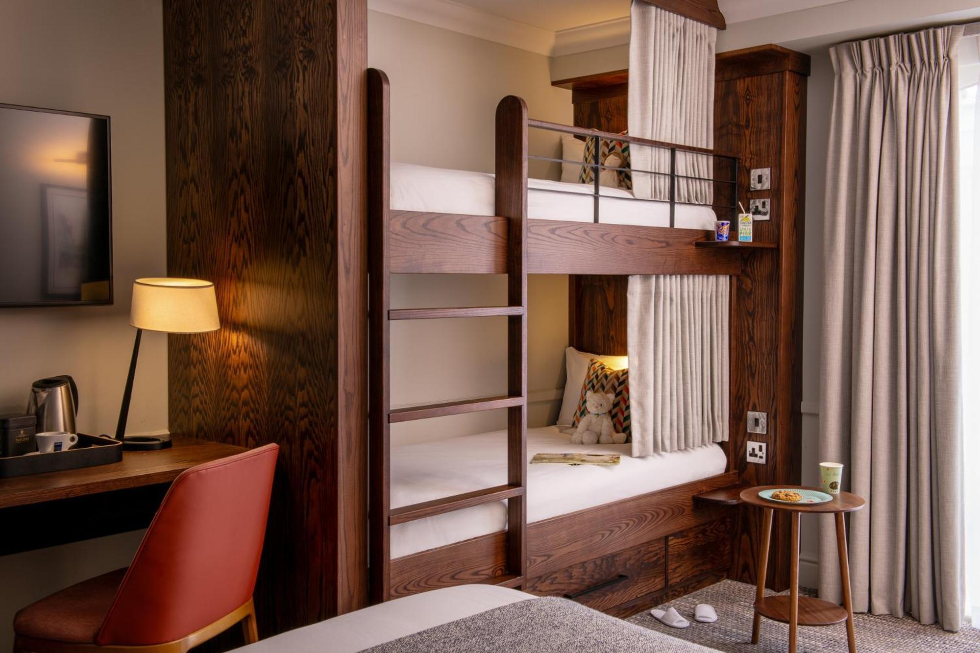 Thorpe Park Hotel And Spa Лийдс Екстериор снимка