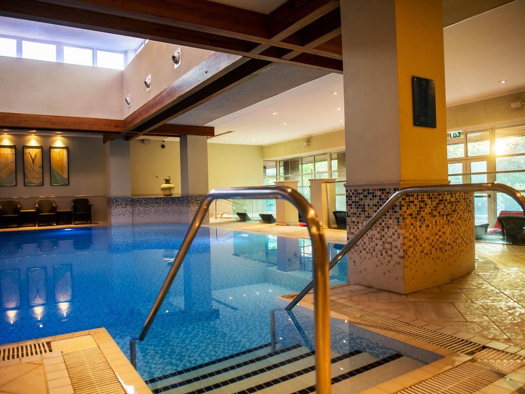 Thorpe Park Hotel And Spa Лийдс Екстериор снимка